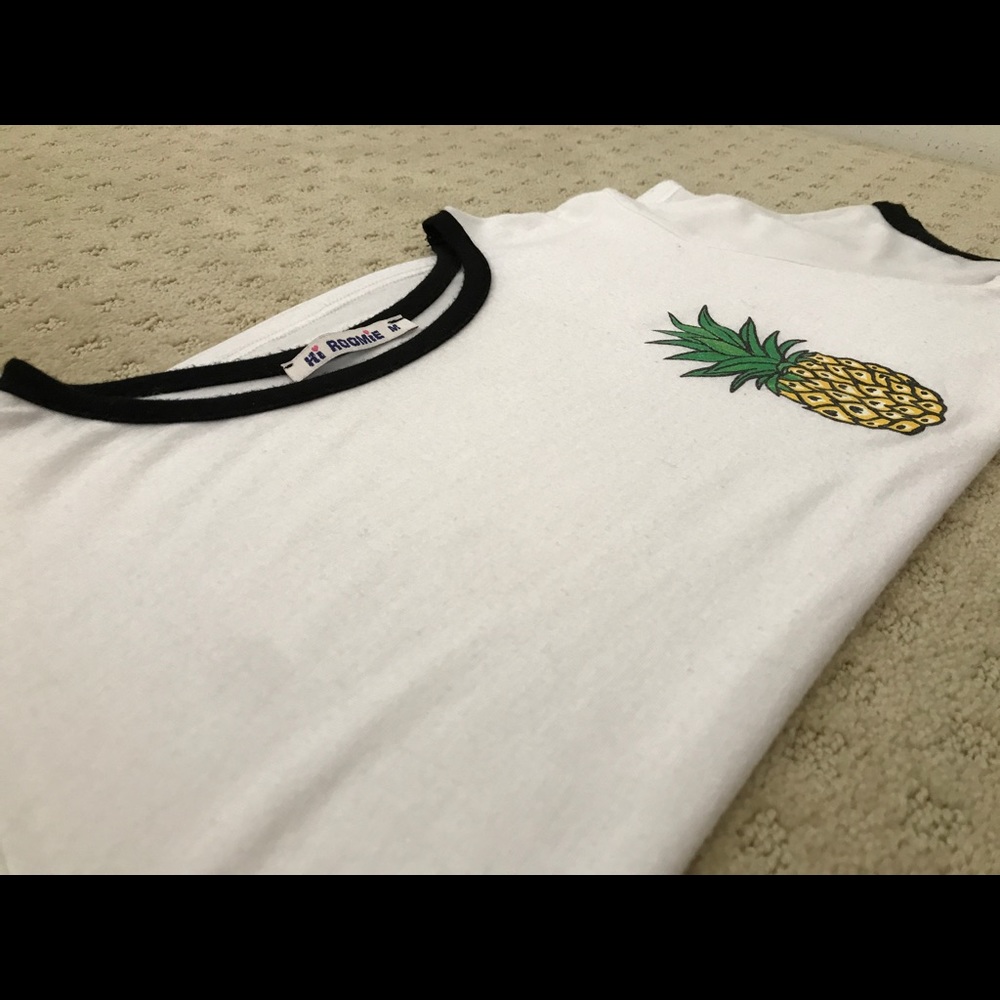 Pineapple crop top t-shirt from "Hi Roomie" (M)